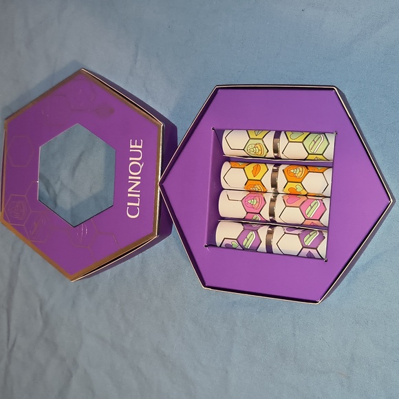Clinique Lipstick Set of 4 Pop Treats New In Box - Picture 2 of 11